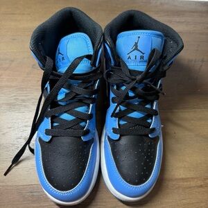 Jordan 1 Mid 'University Blue Black' Youth boys 6 Y Used Once almost brand new